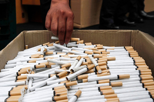 Омские пограничники обнаружили нелегальные сигареты под промышленным углем – фото