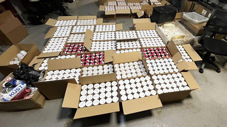 Санкт-Петербург: Накрыли подпольную фабрику на&nbsp;«Ваське» – фото