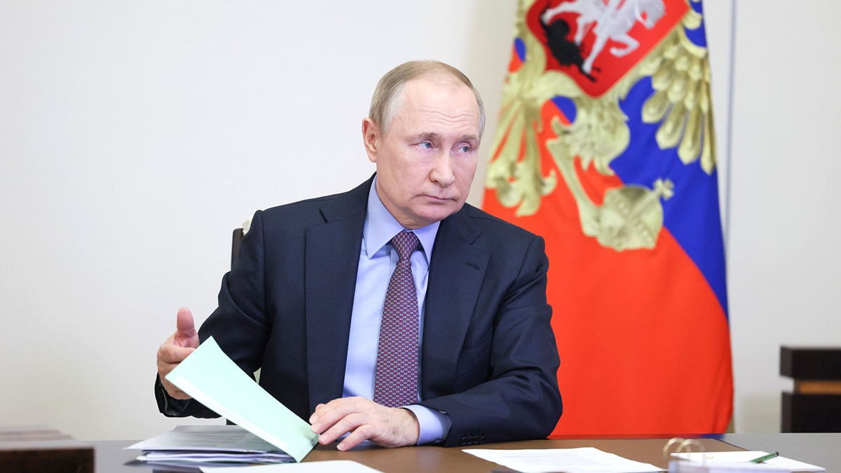Путин подписал закон о штрафах за перевозку блоков сигарет и вейпов сверх нормы – фото