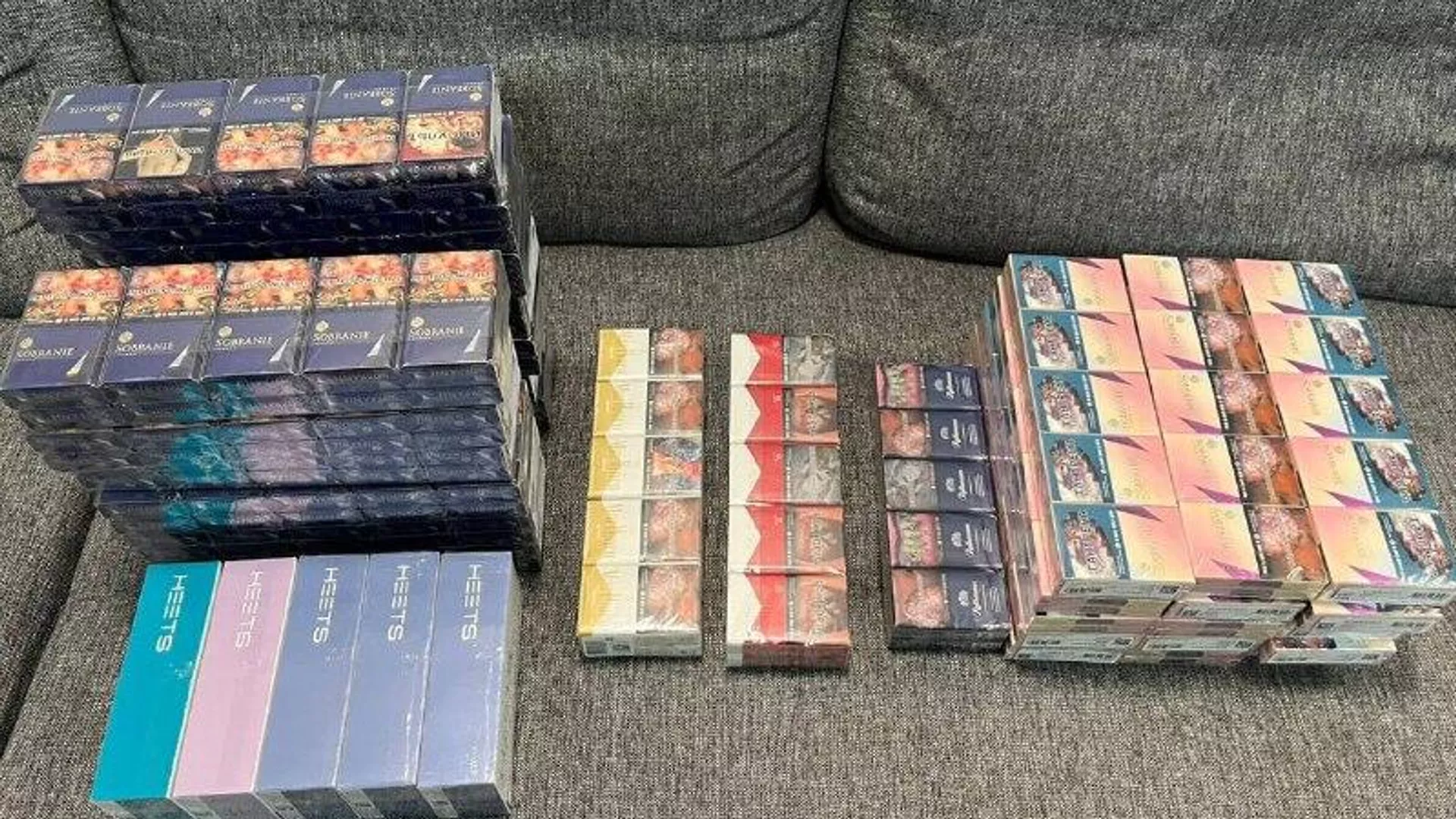 Абхазия: Дамы сдавали в&nbsp;багаж сигареты, вейпы и&nbsp;стики – фото