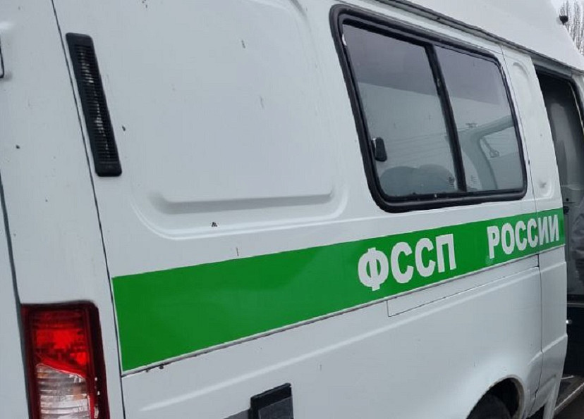 Саратов: Пристав прикрыл торговлю табаком около колледжа – фото