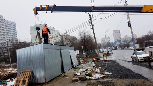 С начала года в Ростове демонтировали почти 60 нелегальных табачных ларьков – фото