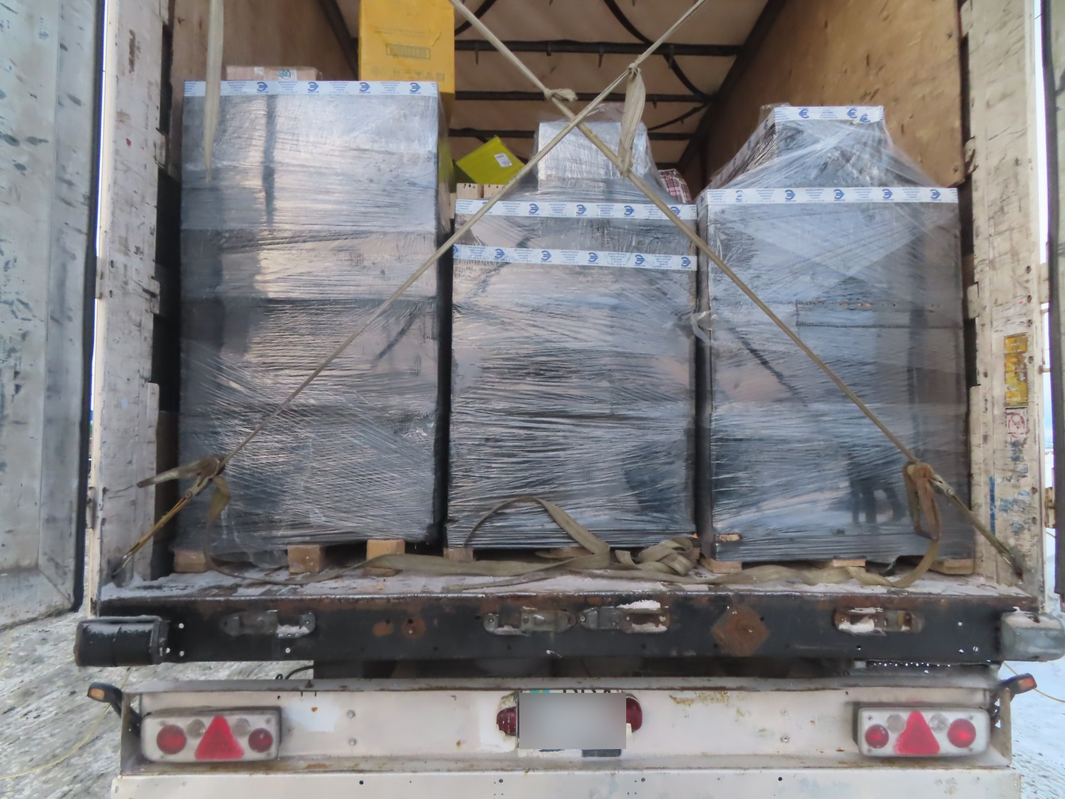 Челябинские таможенники пресекли ввоз в страну 2 тонн нелегальных стиков – фото