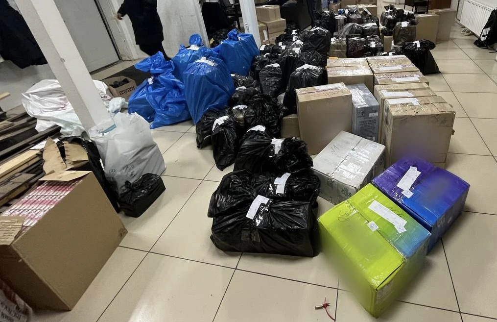 Красноярский край: Полиция нашла контрафакт на&nbsp;8 млн в&nbsp;одной точке – фото