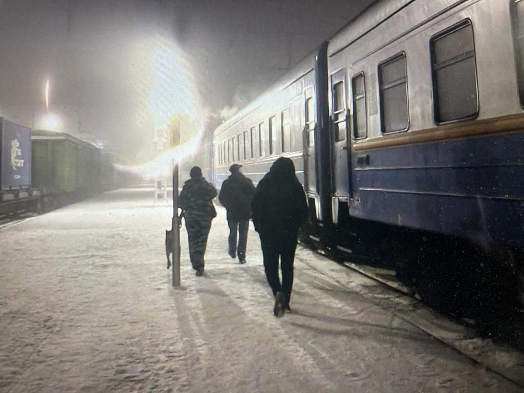 В Новосибирске задержали проводника, провозившего нелегальные сигареты – фото