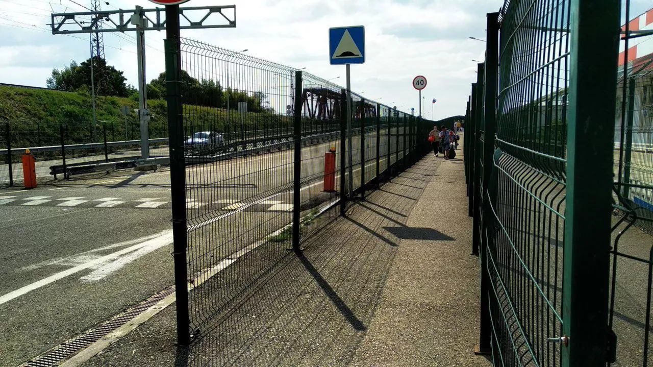 Абхазия: Гражданин Элларян вез сигареты King – фото