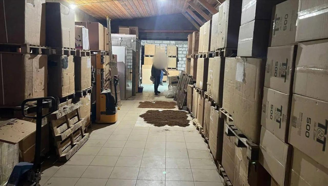 Владимирская область: Дама с размахом устроила в гараже табачный цех – фото