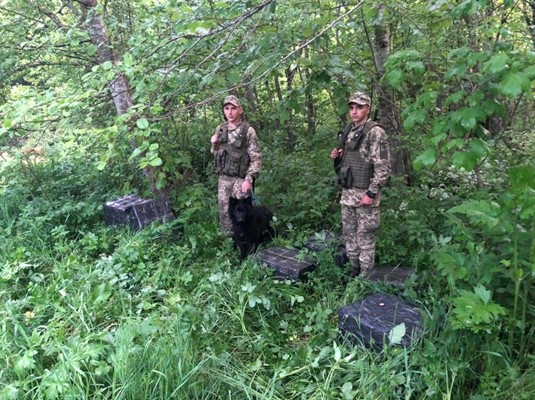 Украинские пограничники за два дня пресекли три крупных партии контрабандных сигарет – фото