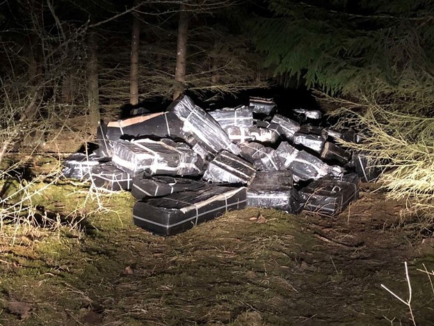 Литовские пограничники изъяли 50 000 пачек нелегальных сигарет – фото