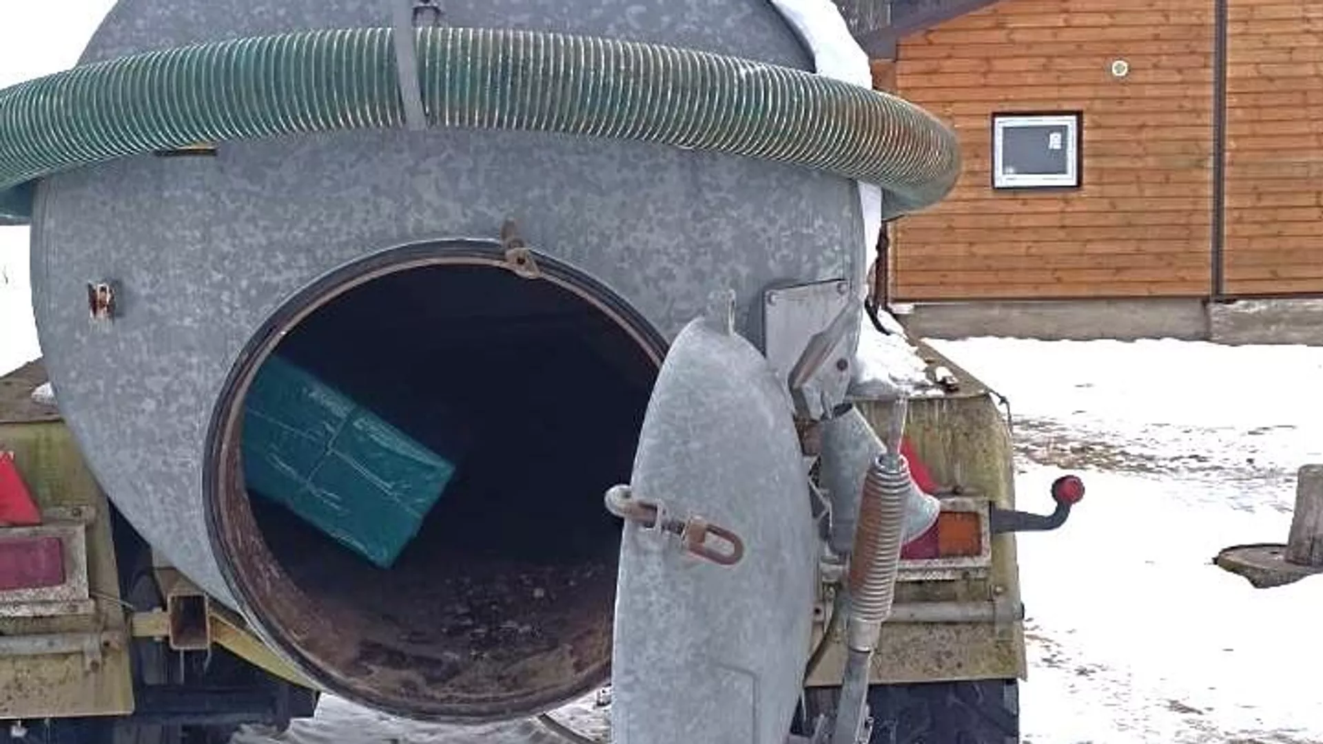 Литва: Жиган, канализация и&nbsp;сигареты на&nbsp;9900 евро – фото