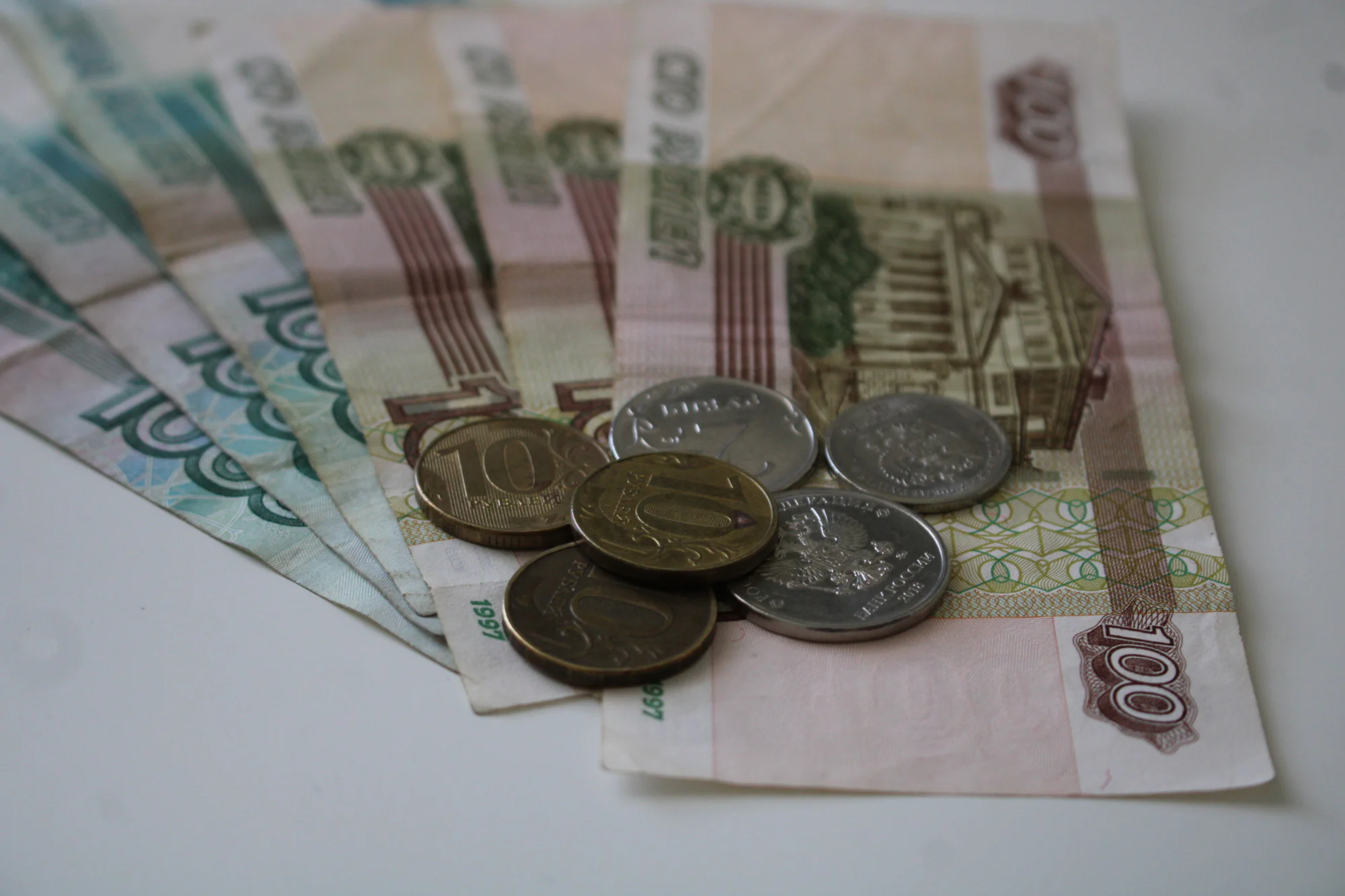 Тульская область: Конфискованы торговые помещения, земельный участок под ними и&nbsp;телефон – фото