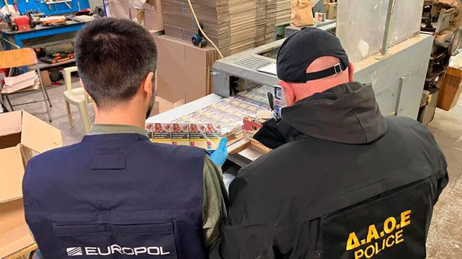 Греция: Накрыли сеть подпольных фабрик – фото