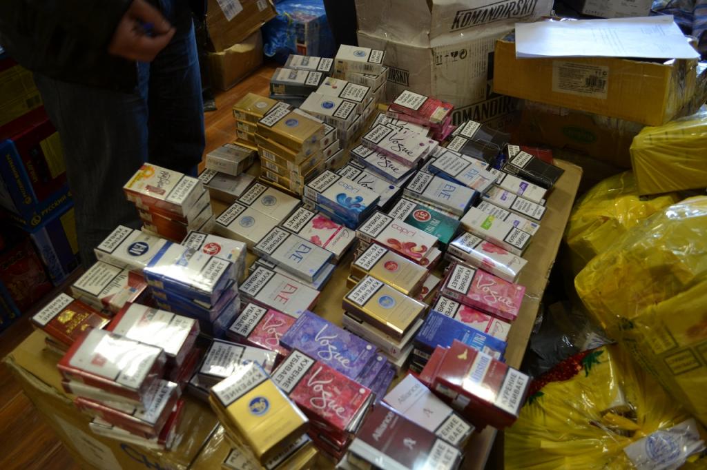 Омские полицейские обнаружили склад с нелегальными сигаретами на 34 млн рублей – фото