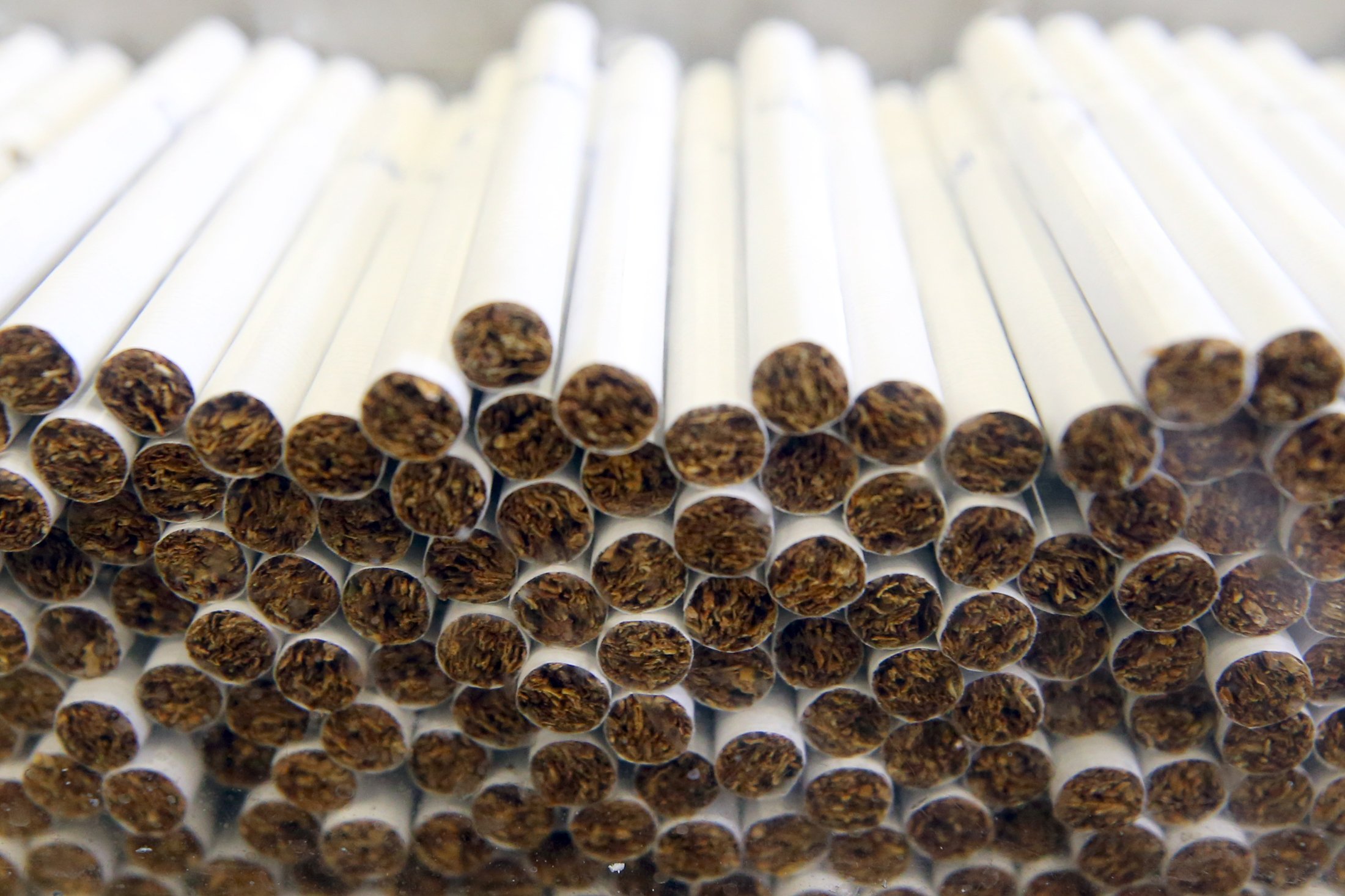 Промпроизводство сигарет падает из-за роста контрафакта – фото